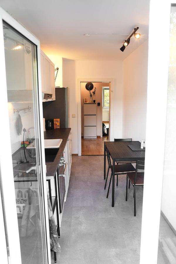 N2 Centrally Located 3-Room Apartment With Balcony Or Individual Rooms Карлсруе Екстериор снимка
